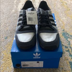 NEW Adidas Galaxy Men’s size 11